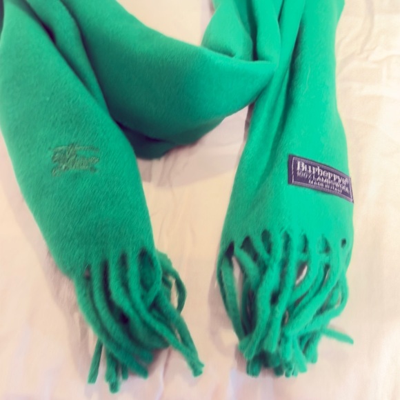 Burberry Vibrant Green lambsWool Scarf made in Italy - Picture 2 of 13